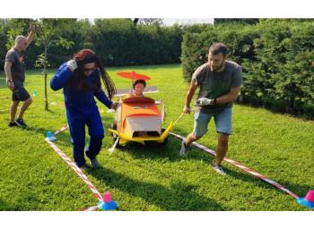 Team building: Formula 1 race